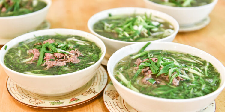 Báo Hàn gợi ý 4 quán phở ngon ở Hà Nội: Nơi phải xếp hàng, nơi không có chanh