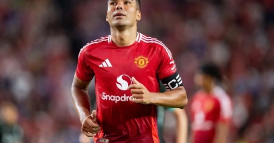 CĐV M.U nói cùng 1 điều về Casemiro sau trận thua Liverpool