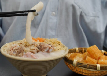 Chủ quán Hà Nội bán món cháo lạ, khách muốn ăn phải dùng… đũa