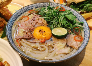 Có gì trong bát phở vịt giá 500 nghìn đồng giữa lòng Hawaii?