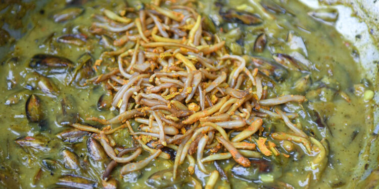 Đặc sản chân dài ngon giòn sần sật, khách mỏi miệng ăn ở Hải Phòng