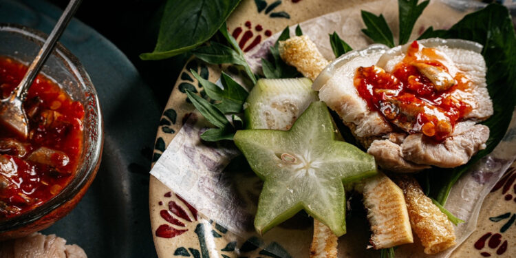 Đặc sản mắm cá rò mỗi năm chỉ có một mùa ở Huế, khách ‘canh’ mua trữ đông ăn dần