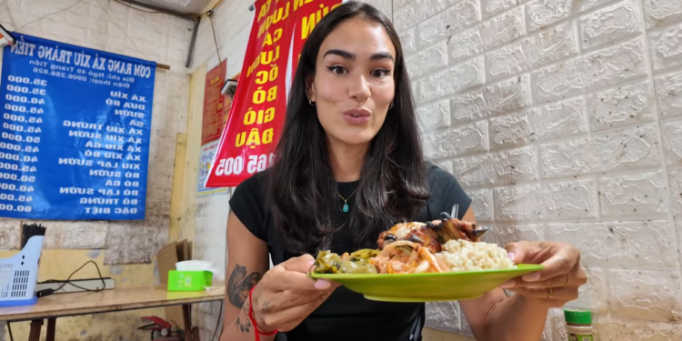 Khách Tây ăn 3 bữa no nê ở Hà Nội hết 135.000 đồng, tiết lộ món ngon nhất