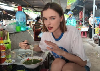 Khách Tây cầm 50.000 đồng ‘ăn sập’ loạt món ngon nức tiếng ở Phú Yên