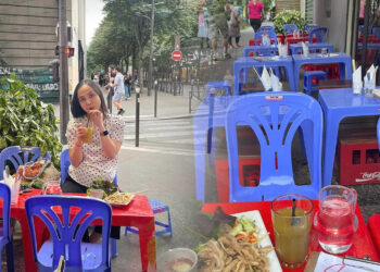 Khách Việt chi 2 triệu đồng để ngồi ghế nhựa vỉa hè, ăn phở, nem thính tại Paris