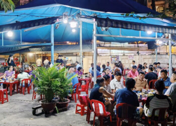 Quán ăn có tên ‘ớn lạnh’, khách thích mê, xếp hàng chờ thưởng thức ở TPHCM