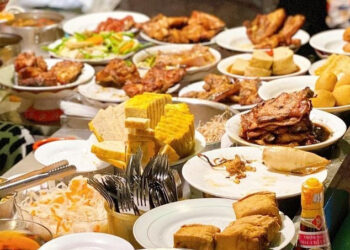 Quán ăn ở TPHCM có tên ‘bốc mùi’, giá cả ‘hết hồn’ nhưng khách đông nườm nượp