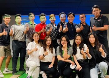 Sinh viên ngành Golf Đại học Tôn Đức Thắng tham gia buổi học thực tế tại K-Golf Town