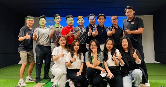 Sinh viên ngành Golf Đại học Tôn Đức Thắng tham gia buổi học thực tế tại K-Golf Town