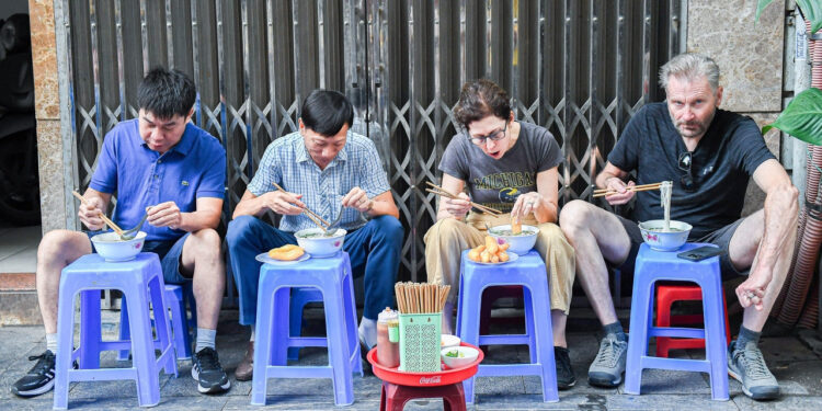 Tranh cãi phở Nam Định hay phở Hà Nội ngon hơn: Chuyên gia ẩm thực lên tiếng