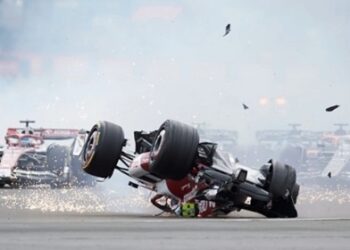 Tay đua Trung Quốc gặp nạn trên đường đua F1