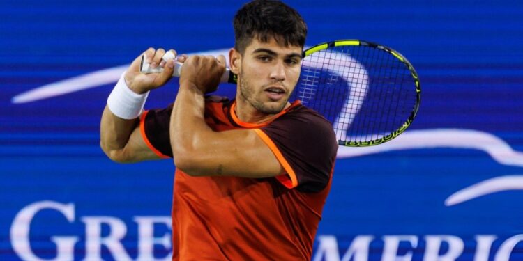 Alcaraz thua sốc tại Cincinnati, Sinner không thi đấu vẫn đi tiếp