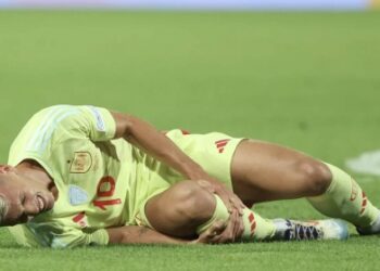 Barca lo sốt vó với Dani Olmo