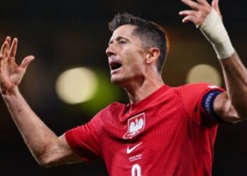 Barca “nín thở” chờ tin Lewandowski