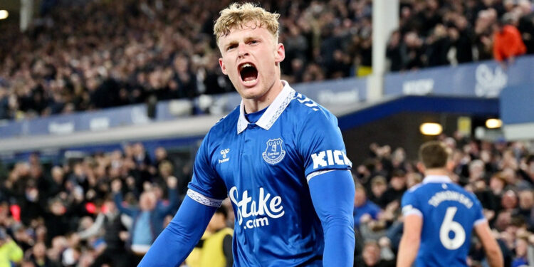 Chịu chơi hơn MU, Liverpool vung 70 triệu bảng ký Branthwaite