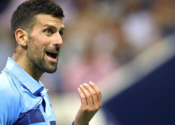 Djokovic đi tiếp sau khi đối thủ bất ngờ bỏ cuộc