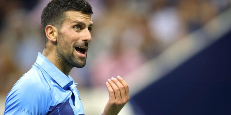 Djokovic đi tiếp sau khi đối thủ bất ngờ bỏ cuộc