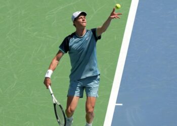 Sinner cứu 8 break-point ở trận ra quân tại Cincinnati Open