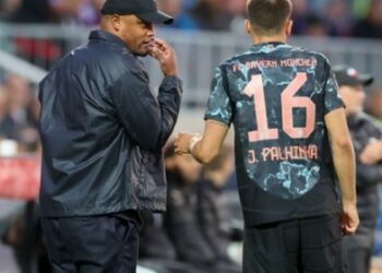 Đội nhà thắng dễ, Kompany hài lòng về 1 vị trí của Bayern