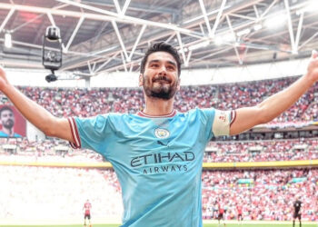 Gundogan bỏ hết lương ở Barca, trở lại Man City với hợp đồng 1 năm