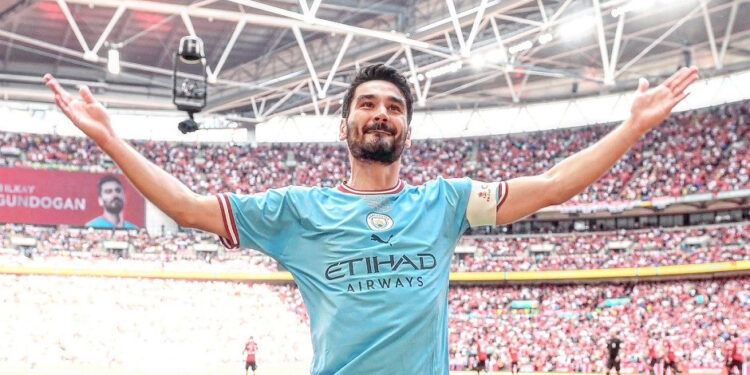 Gundogan bỏ hết lương ở Barca, trở lại Man City với hợp đồng 1 năm