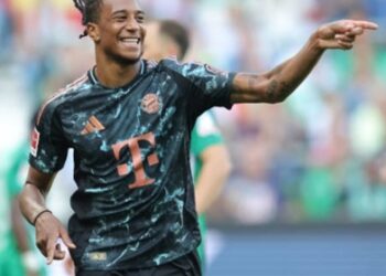 Hủy diệt Bremen, Kompany khen ngợi tân binh của Bayern