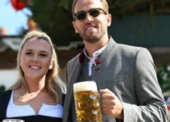 Hủy diệt Bundesliga, Harry Kane thảnh thơi ở lễ hội bia Oktoberfest