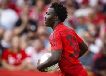 Irankunda được đồng đội tại đội tuyển Úc động viên