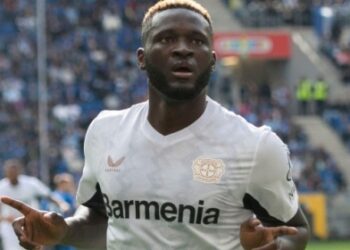 Leverkusen trút giận, thắng hủy diệt 4-1