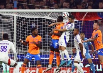 Lyon 2-3 Marseille: Greenwood mờ nhạt; Lacazette sút hỏng 11m