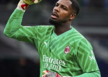 Mike Maignan trước “ngã ba đường”