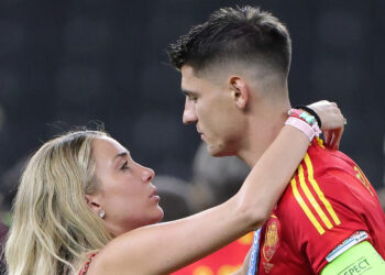 Morata bất ngờ thông báo chia tay vợ