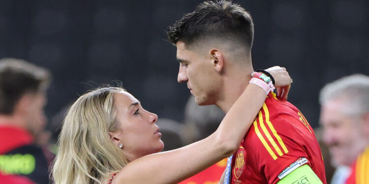 Morata bất ngờ thông báo chia tay vợ