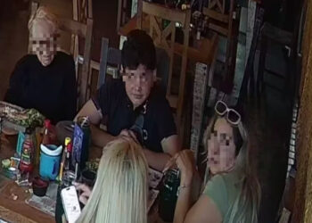 Nhà hàng tố thực khách bỏ gián vào đồ ăn để quỵt tiền