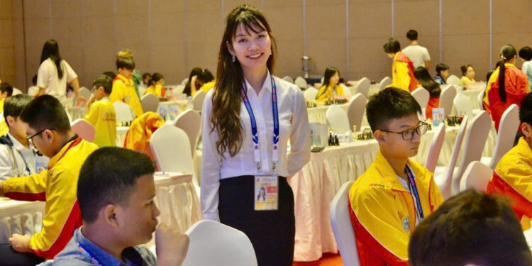 Nữ trọng tài ‘gây thương nhớ’ tại giải vô địch cờ vua trẻ Đông Nam Á