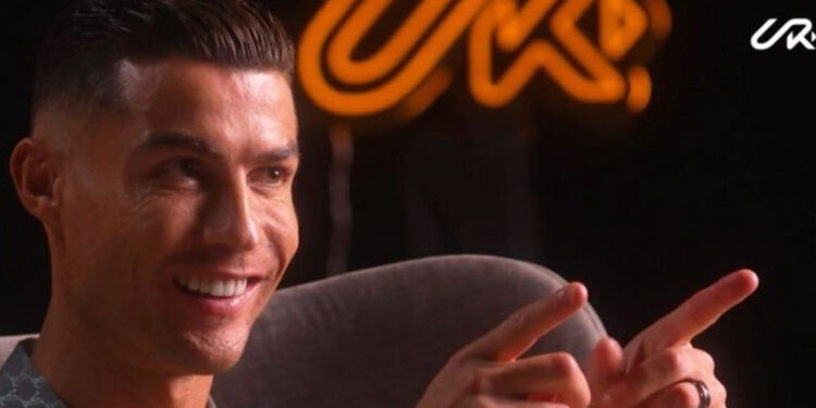 Ronaldo lập kỷ lục khi mở kênh YouTube