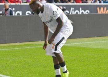 Sao Leverkusen tụt quần ăn mừng bàn thắng