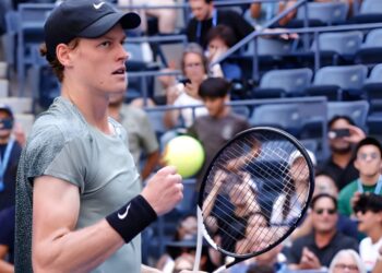 Sinner tránh “vết xe đổ” của Djokovic, Alcaraz tại US Open