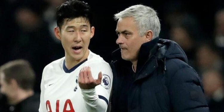 Son Heung Min ấm ức vì bị Mourinho đối xử tệ