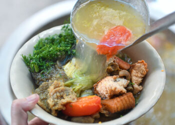 Top 5 quán bún cá ngon ở Hà Nội, chủ quán chế biến lạ, khách đông nườm nượp