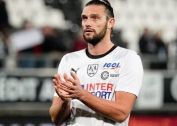 Cựu sao Liverpool bỏ thêm tiền để đá cho Bordeaux, lương thấp hơn cả phí thuê nhà