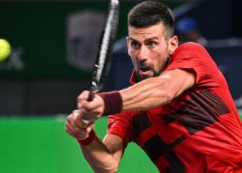 Alcaraz, Sinner khởi đầu mạnh mẽ, Djokovic chật vật tại Thượng Hải Masters