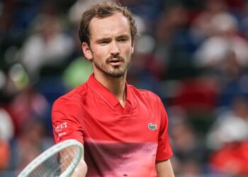 Medvedev khởi đầu chệch choạc tại Thượng Hải Masters