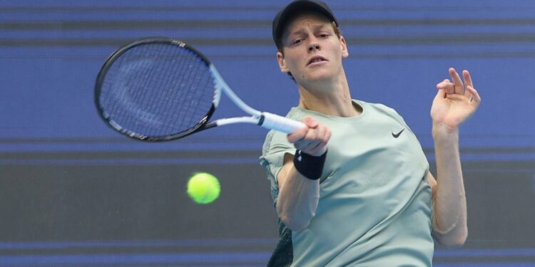 Jannik Sinner vất vả thắng trận mở màn China Open 2024