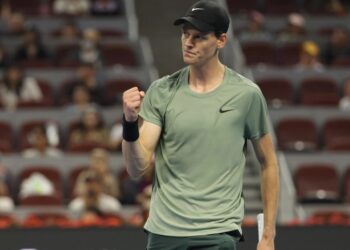 Sinner, Medvedev thẳng tiến vào tứ kết China Open 2024