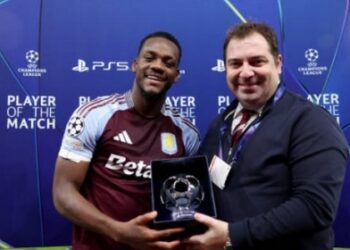 Tại sao PSG nên gấp rút mua Jhon Duran?