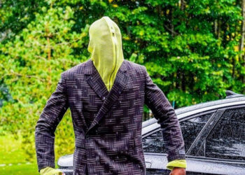 Tuyển thủ Pháp gây sốt với phong cách thời trang độc lạ