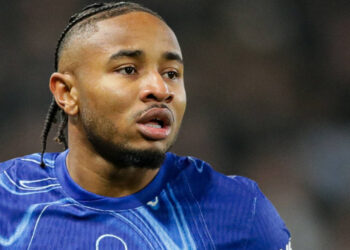 MU ký Nkunku, Liverpool mua Kubo