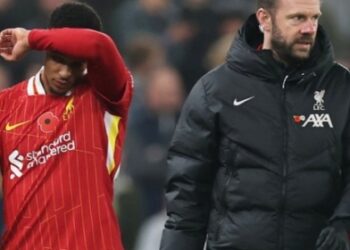 Arne Slot cập nhật tình hình chấn thương của Alexander-Arnold