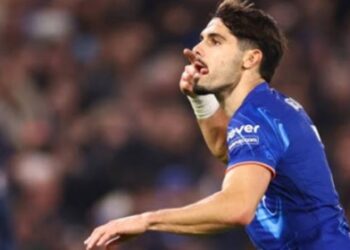 Chelsea giữ lại 1 điểm nhờ cú sút đẳng cấp của Pedro Neto